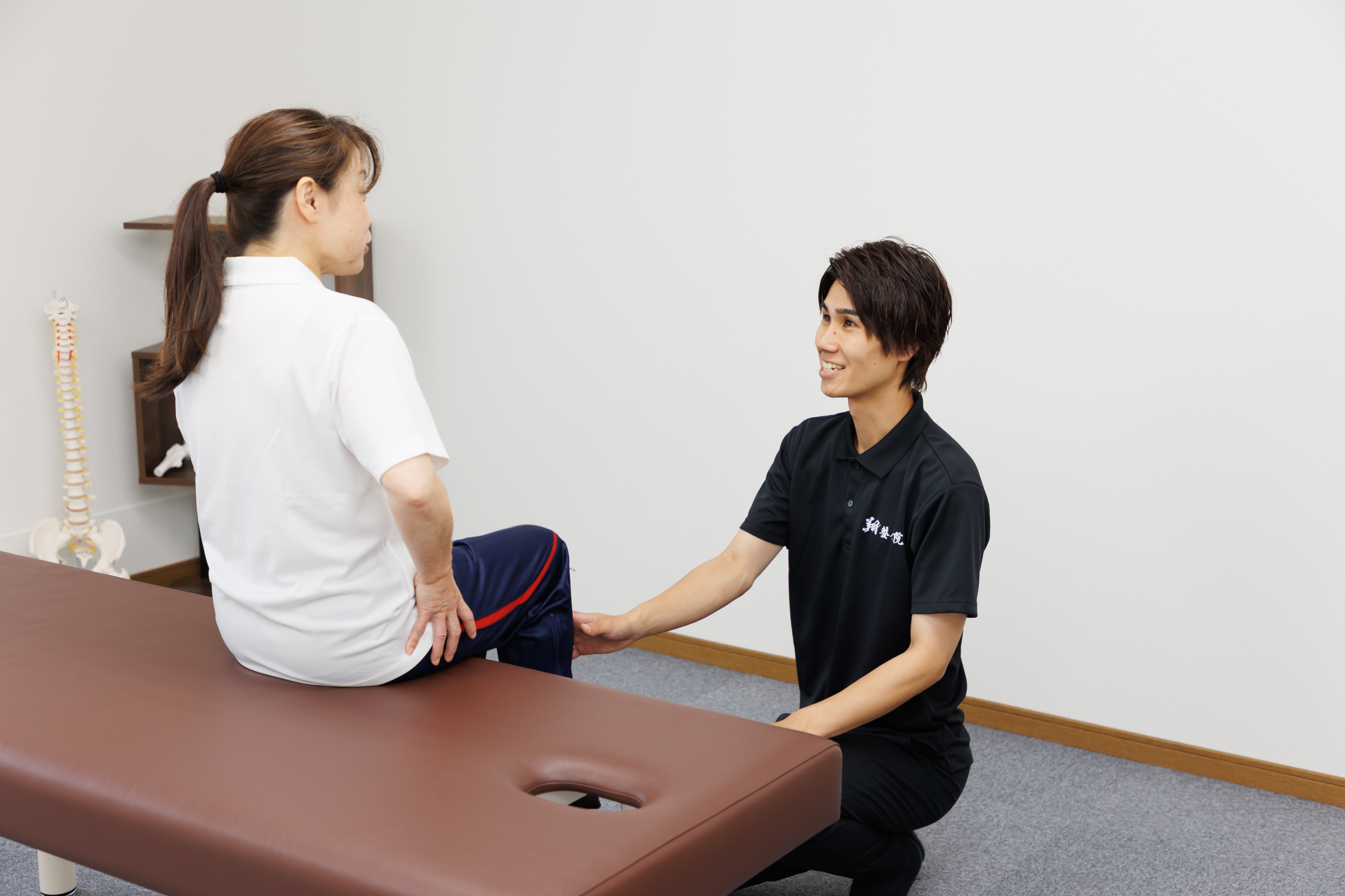 膝の痛みで治療をお考えの方に神経へ働きかける施術